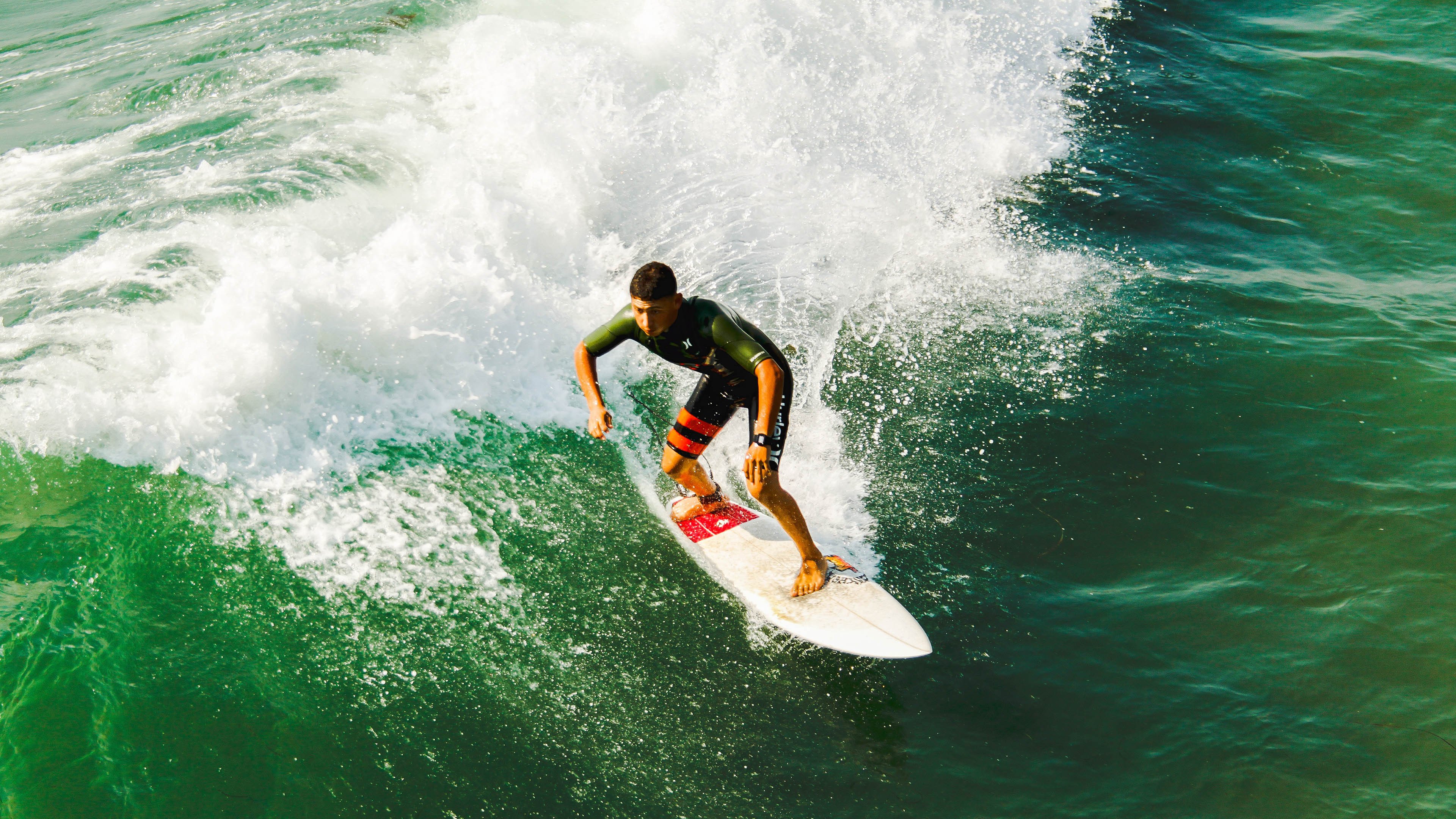 开云网页版-200米自由泳选手配速合理稳定，200米自由泳泳姿